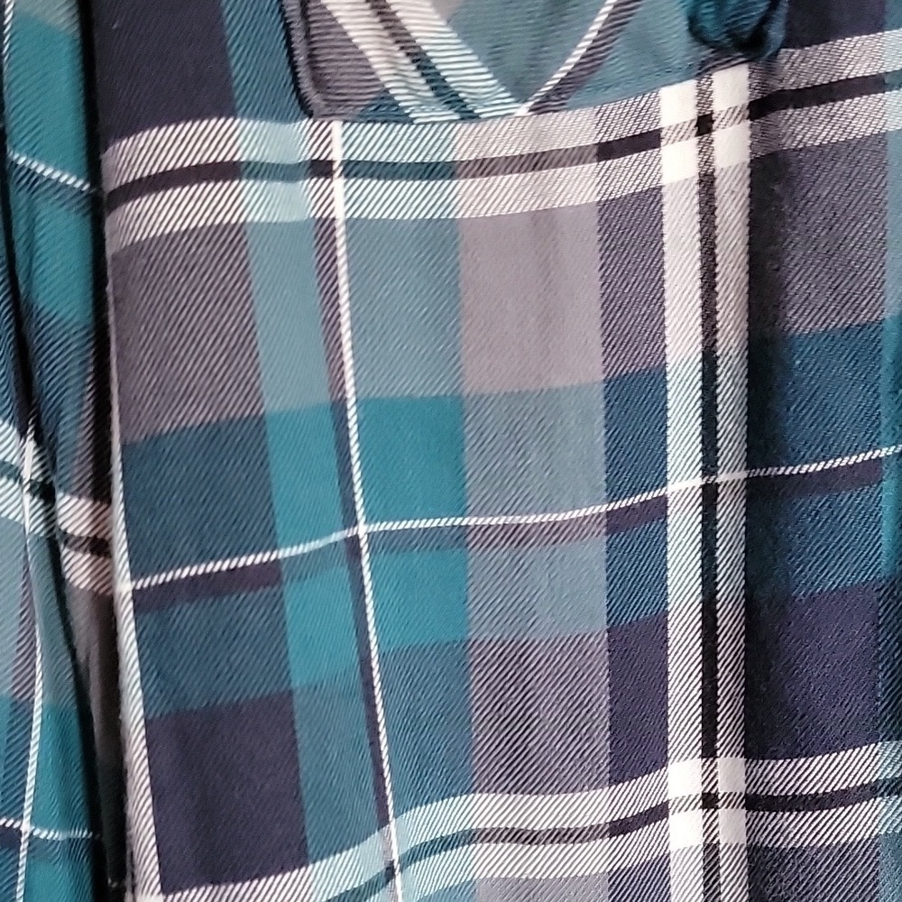 Aeropostale women's large, long sleeved, buttondown plaid shirt, blue and green. - Picture 7 of 7